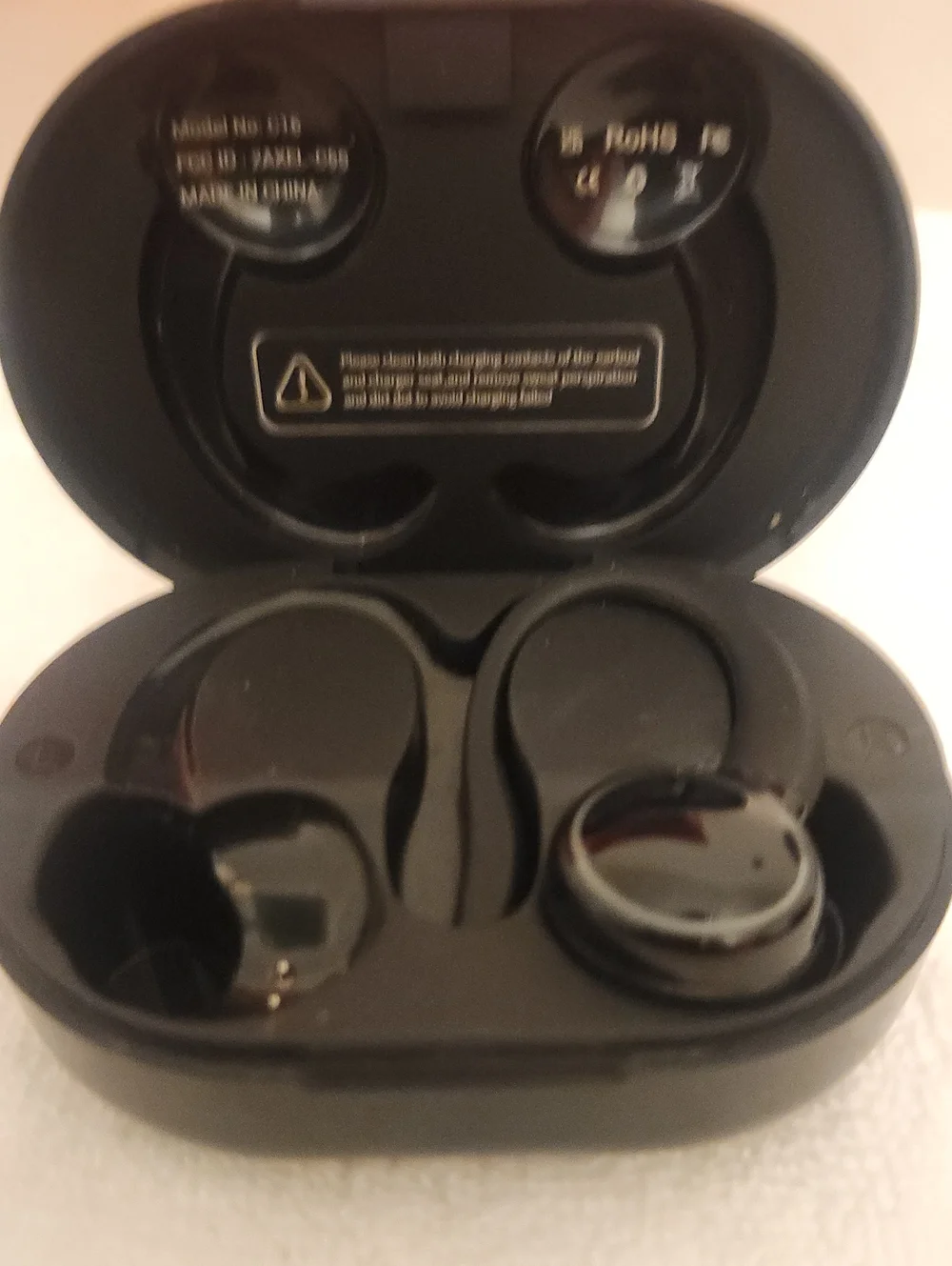 One Side Black True Wireless Bluetooth Earbuds with Charging Case